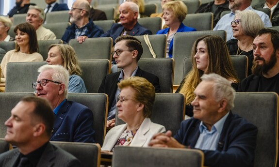 60-lecie Wydziału Budownictwa i Architektury Politechniki Lubelskiej. Zjazd absolwent&oacute;w, odsłonięcie rzeźby koziołka lubelskiego o imieniu Stach.