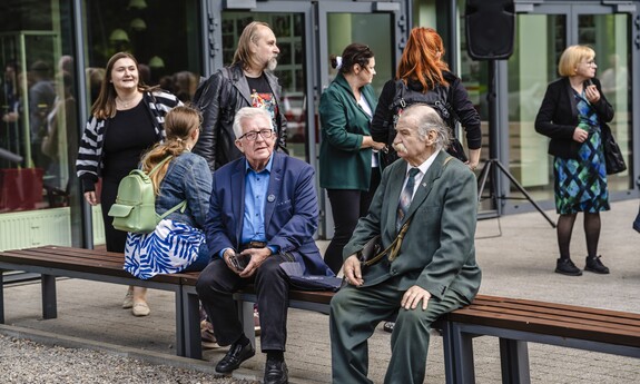 60-lecie Wydziału Budownictwa i Architektury Politechniki Lubelskiej. Zjazd absolwent&oacute;w, odsłonięcie rzeźby koziołka lubelskiego o imieniu Stach.