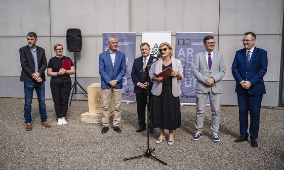 60-lecie Wydziału Budownictwa i Architektury Politechniki Lubelskiej. Zjazd absolwent&oacute;w, odsłonięcie rzeźby koziołka lubelskiego o imieniu Stach.